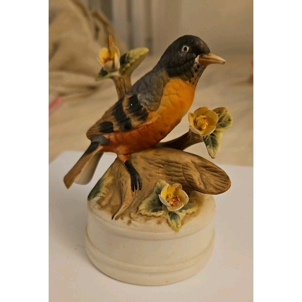 Vintage Milano Porcelain Bird Music Box /‎ Robin on a Branch / Eda Mann (466)